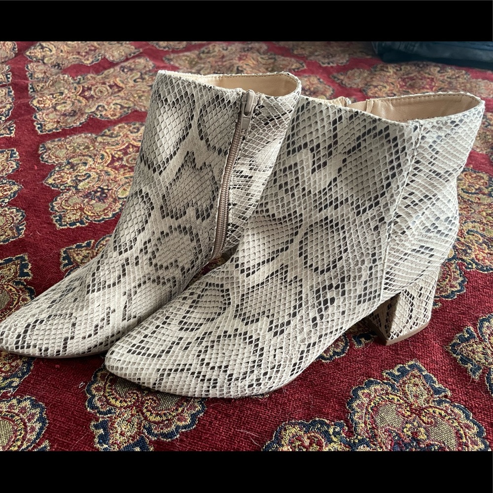 Snakeskin Print Bootie Women’s Size 9